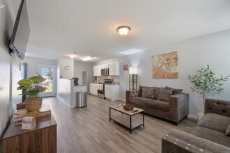 196 Goldenrod in Livingston, TX - Building Photo - Building Photo