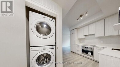 71 Curlew Dr in Toronto, ON - Building Photo - Building Photo