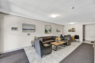 Park Tower Apartments in Tillsonburg, ON - Building Photo - Building Photo