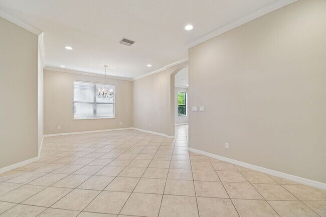 127 Silver Falls Dr in Apollo Beach, FL - Building Photo - Building Photo