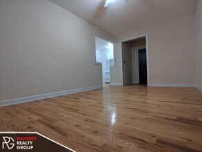 3721 N Pine Grove Ave, Unit #3722-E3 in Chicago, IL - Foto de edificio - Building Photo