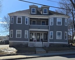 206 Pine St in Lowell, MA - Building Photo