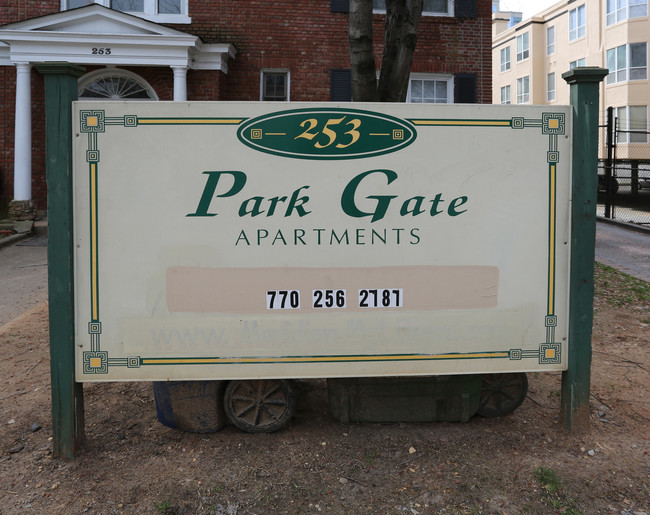 Park Gate Apartments in Atlanta, GA - Building Photo - Building Photo