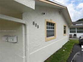 808 SW 30th St in Fort Lauderdale, FL - Building Photo