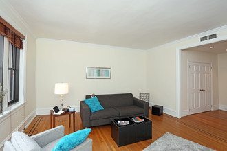 Furnished Rittenhouse Square One Bedroom Apt in Philadelphia, PA - Building Photo - Interior Photo