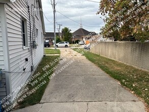 13681 McKinley Ave in Warren, MI - Building Photo - Building Photo