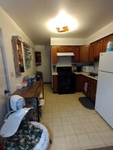 704 Ware St, Unit 2 in Waupaca, WI - Foto de edificio - Building Photo