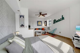 255 W 24th St in Miami Beach, FL - Building Photo - Building Photo