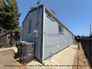1449 71st Ave in Oakland, CA - Foto de edificio - Building Photo