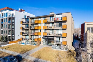 916 Memorial Dr NW in Calgary, AB - Building Photo