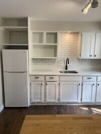 8170 Centrebridge Dr photo'