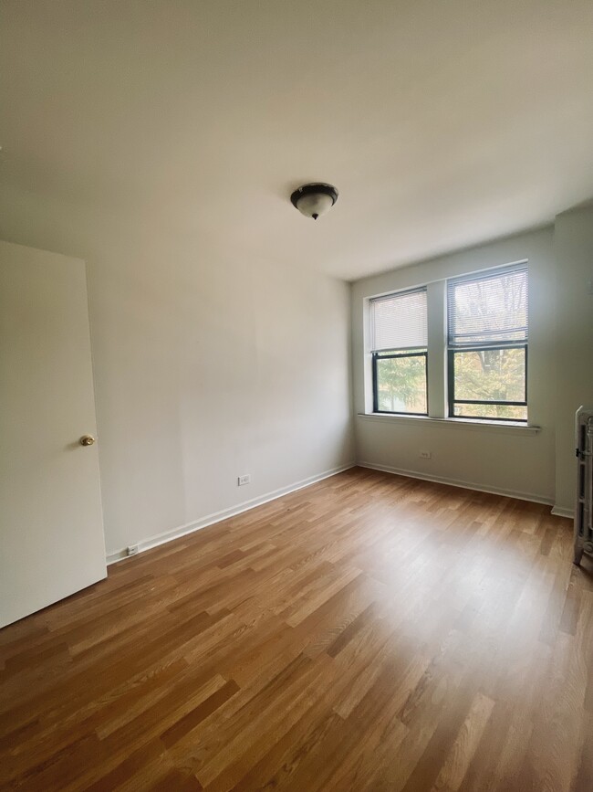3933 N Clarendon Ave in Chicago, IL - Building Photo - Building Photo