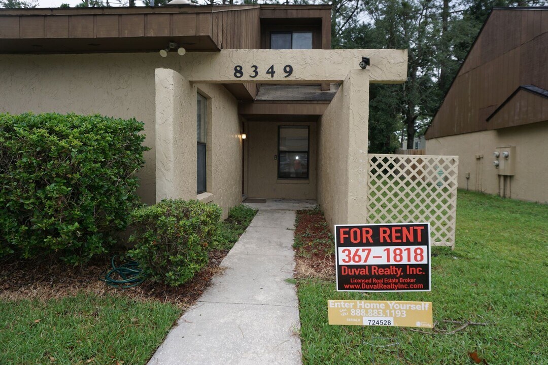 8349 Pineverde Ln in Jacksonville, FL - Building Photo