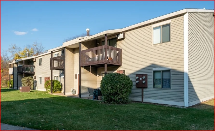 Stone House Apartments in Sturgis, MI - Foto de edificio