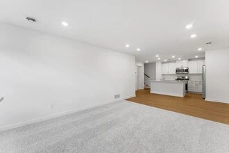 5297 Long Pointe Pass in Woodbury, MN - Foto de edificio - Building Photo