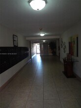 9310 Fontainebleau Blvd in Miami, FL - Foto de edificio - Building Photo