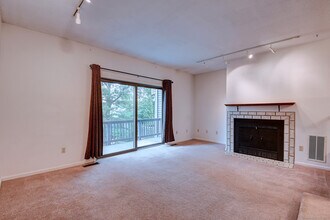 298 Conestoga Way in Glastonbury, CT - Building Photo - Building Photo