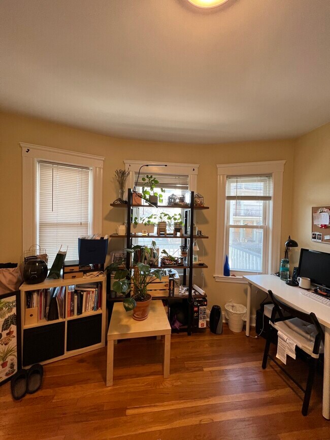 16-18 Silvey Pl. Unit 1, Unit 1 in Somerville, MA - Foto de edificio - Building Photo