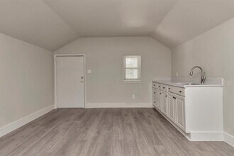 211 Stiles St-Unit -C in Houston, TX - Foto de edificio - Building Photo