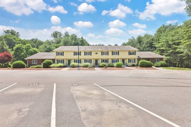 A1 Properties in Willington, CT - Foto de edificio - Building Photo