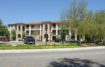 Hidden Valley in Simi Valley, CA - Foto de edificio - Building Photo