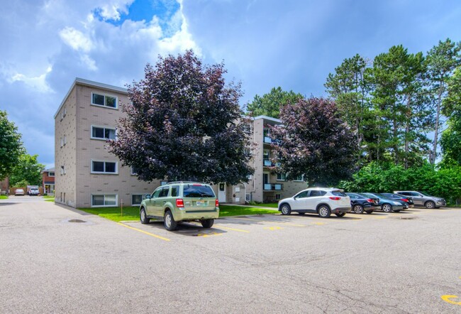 Idlewood Apartments in Kitchener, ON - Building Photo - Building Photo