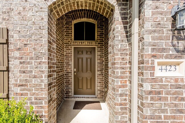 4423 Hidden Oaks Wy in Houston, TX - Building Photo - Building Photo