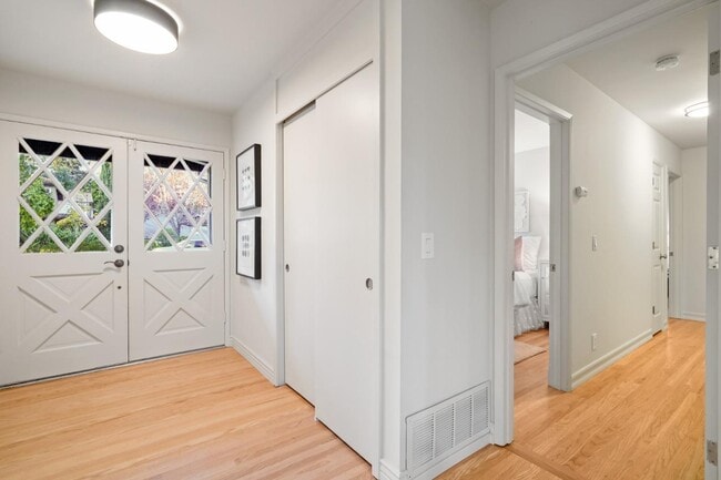 3811 Farm Hill Blvd in Redwood City, CA - Building Photo - Building Photo