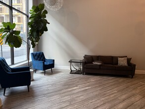 680 N Milwaukee Ave in Chicago, IL - Building Photo - Building Photo