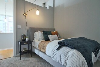 148 W Roosevelt Rd in Chicago, IL - Foto de edificio - Building Photo