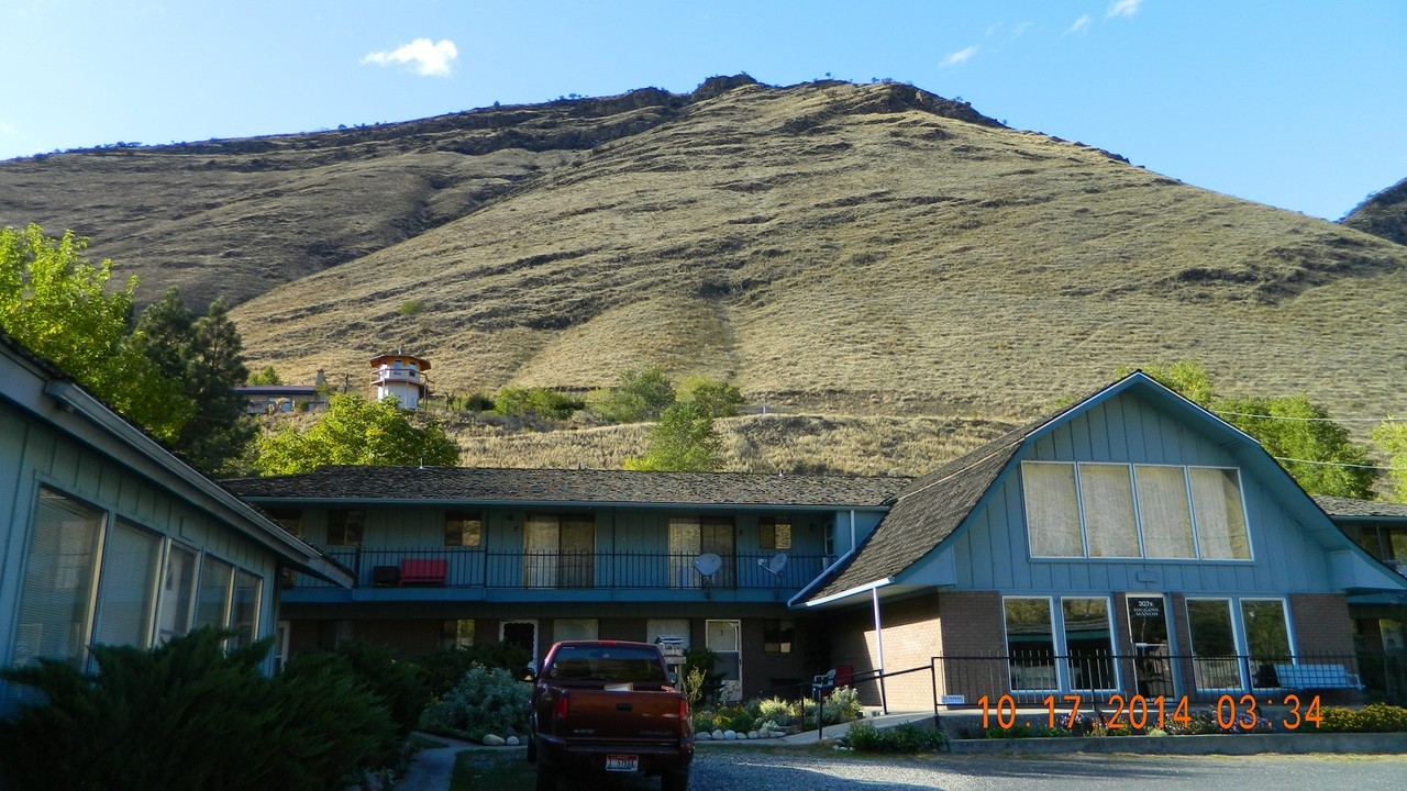 Riggins Manor in Riggins, ID - Building Photo