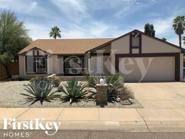 property at 907 W Kerry Ln
