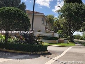 6352 SW 138th Path in Miami, FL - Foto de edificio - Building Photo