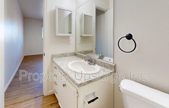 1063 Del Sol Pl in Redding, CA - Building Photo - Building Photo