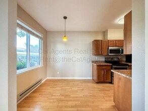 13 Schooner Ct in Richmond, CA - Building Photo - Building Photo