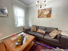 11 Chilcott Pl in Boston, MA - Building Photo