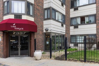 7337 S South Shore Dr in Chicago, IL - Building Photo - Building Photo