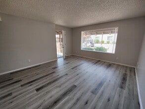 ALBANY in Mesa, AZ - Foto de edificio - Building Photo