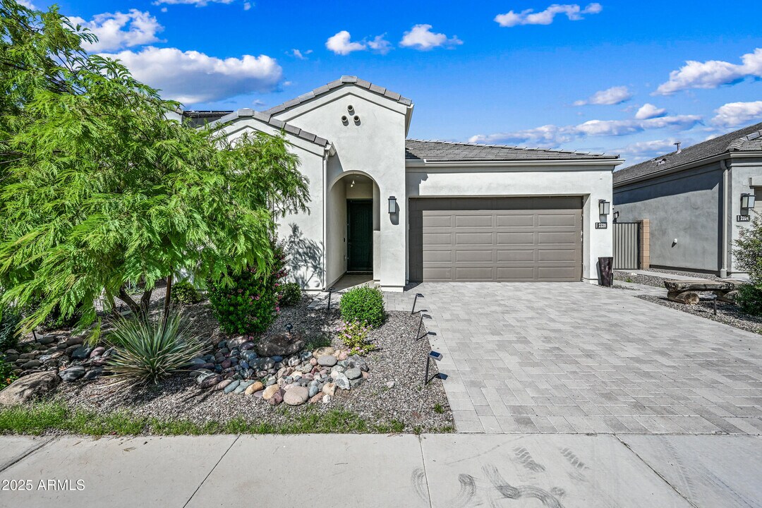 2320 E Saguaro Park Ln in Phoenix, AZ - Building Photo