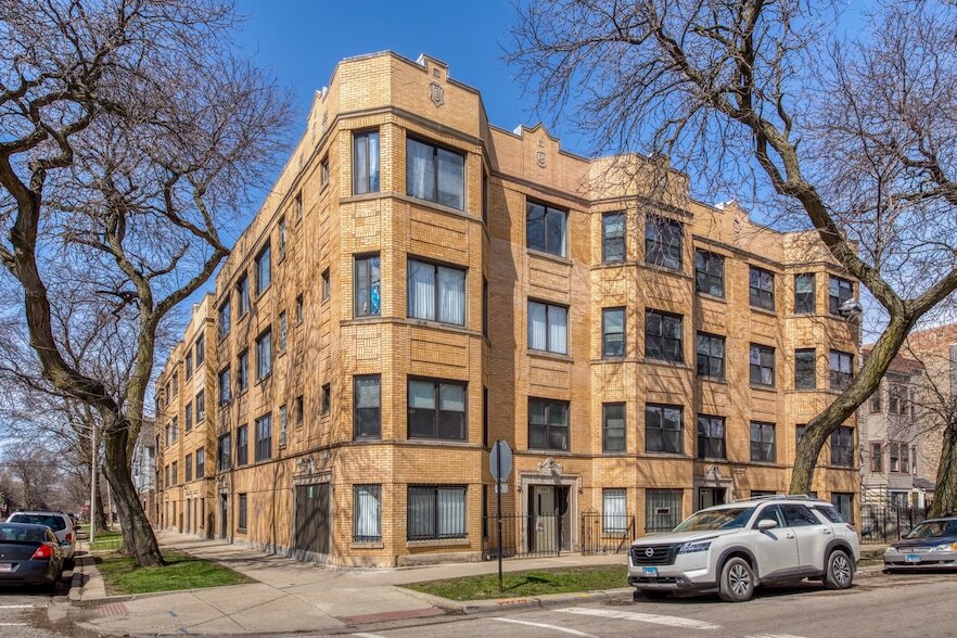 3052 W Cortland St, Unit 2 in Chicago, IL - Building Photo