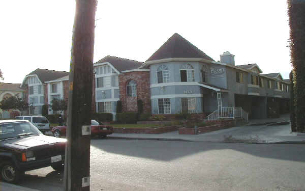 The Brownstone Apartments in Hawthorne, CA - Building Photo