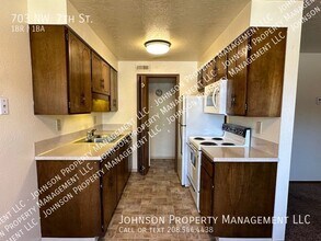 703 NW 7th St in Meridian, ID - Building Photo - Building Photo
