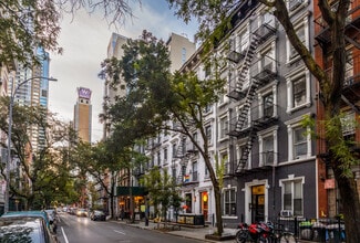 324-326 W 47th St in New York, NY - Building Photo - Building Photo