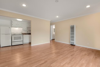 Stanford Garden Apartments in East Palo Alto, CA - Building Photo - Interior Photo