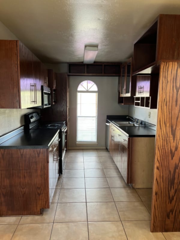 409 S Holiday Dr in Grand Prairie, TX - Building Photo - Building Photo