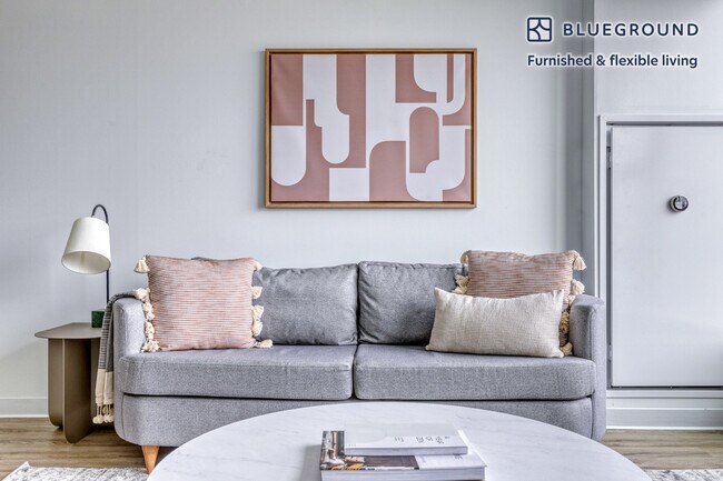 808 W Van Buren St in Chicago, IL - Foto de edificio - Building Photo