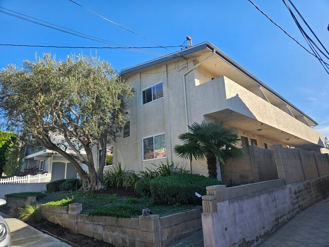 1906 Rockefeller Ln, Unit D in Redondo Beach, CA - Foto de edificio - Building Photo