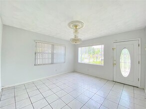 3112 W Tampa Bay Blvd in Tampa, FL - Foto de edificio - Building Photo