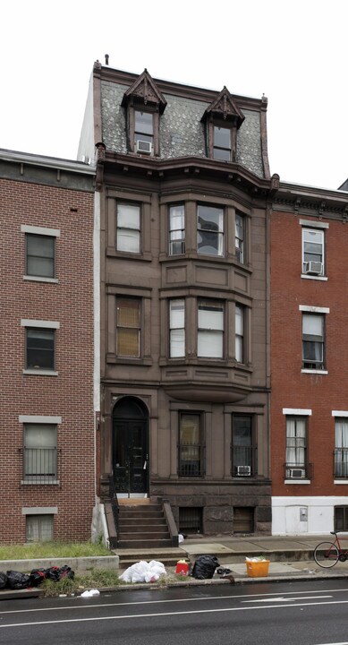 2041 Spring Garden St in Philadelphia, PA - Foto de edificio