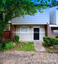 2102 Fendley Dr in North Little Rock, AR - Building Photo